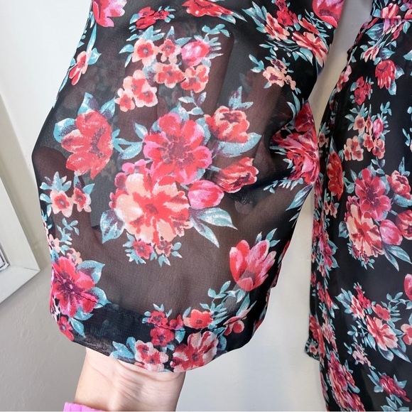 F21 | Moody Floral Sheer Lace Trim Belted Lingerie Mini Robe - Picture 12 of 15